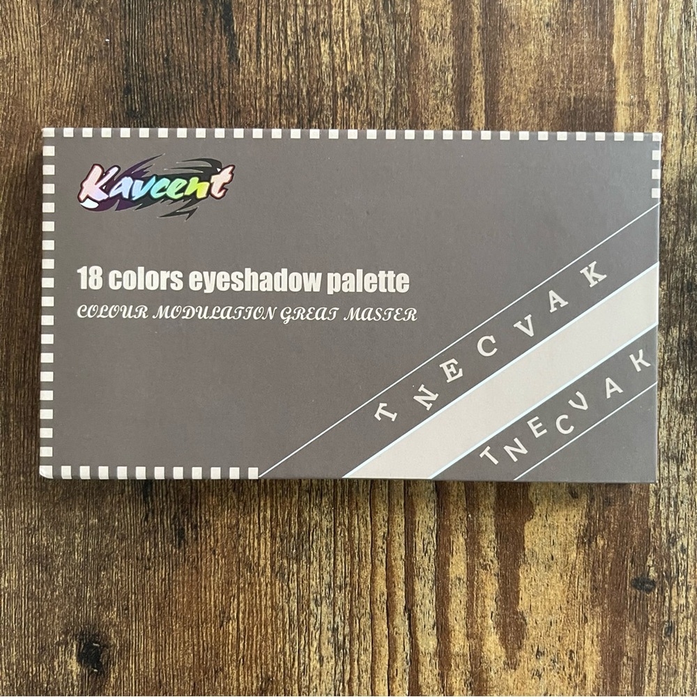 18-Color Eyeshadow Palette - Picture 2 of 7
